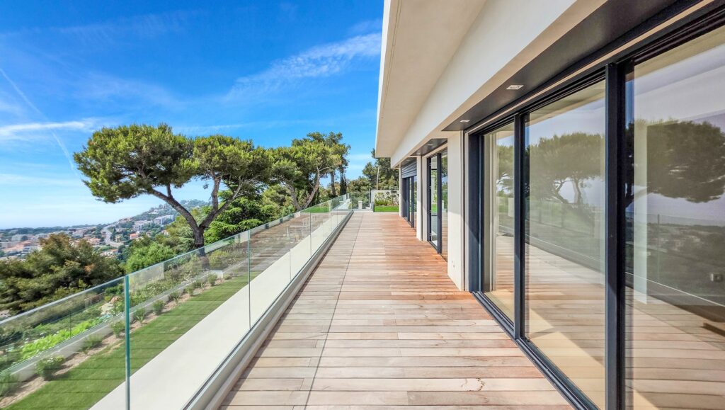 Villa Roquebrune-Cap-Martin 200m² Open sea view, quiet area , Close to Monaco ISM Property