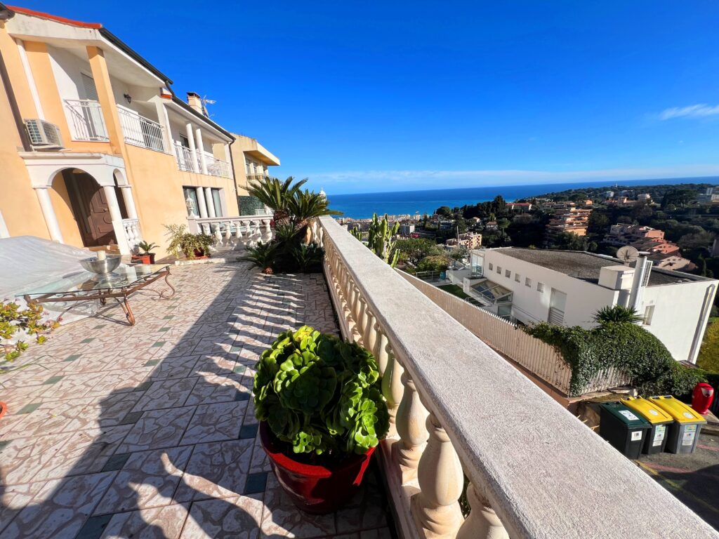 Villa Roquebrune-Cap-Martin 180m² Vue mer , proche plage , proche Monaco ISM Property