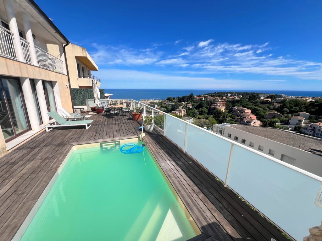 Villa Roquebrune-Cap-Martin 180m²vue mer , proche Monaco ISM Property