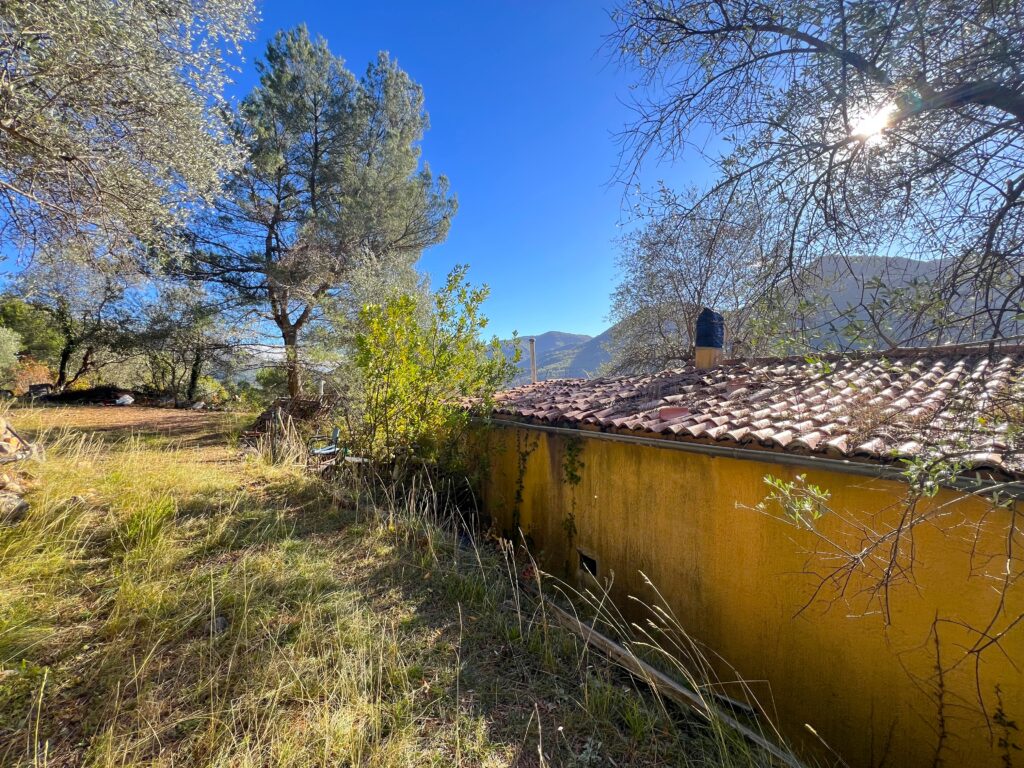 House in Sospel 48m² Quiet area, near Monaco, terrain 6500m² ISM Property