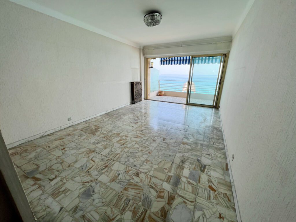 Apartment Menton 67m2 First lignie ISM Property