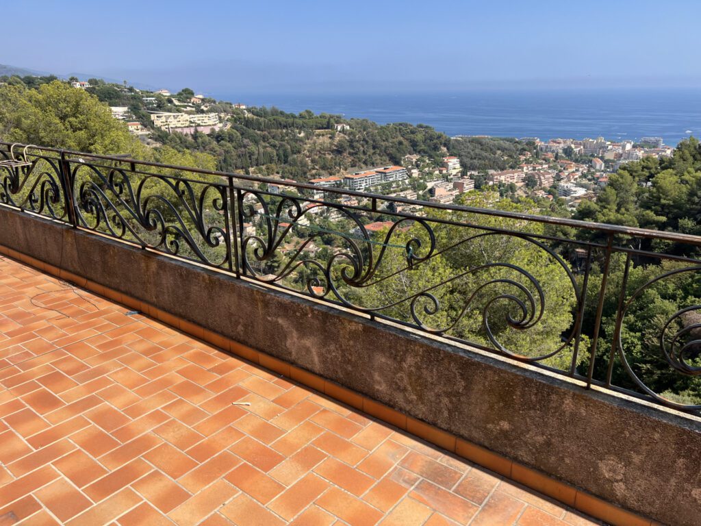 Villa Roquebrune-Cap-Martin 157m2 Vue mer et collines , Calme ISM Property