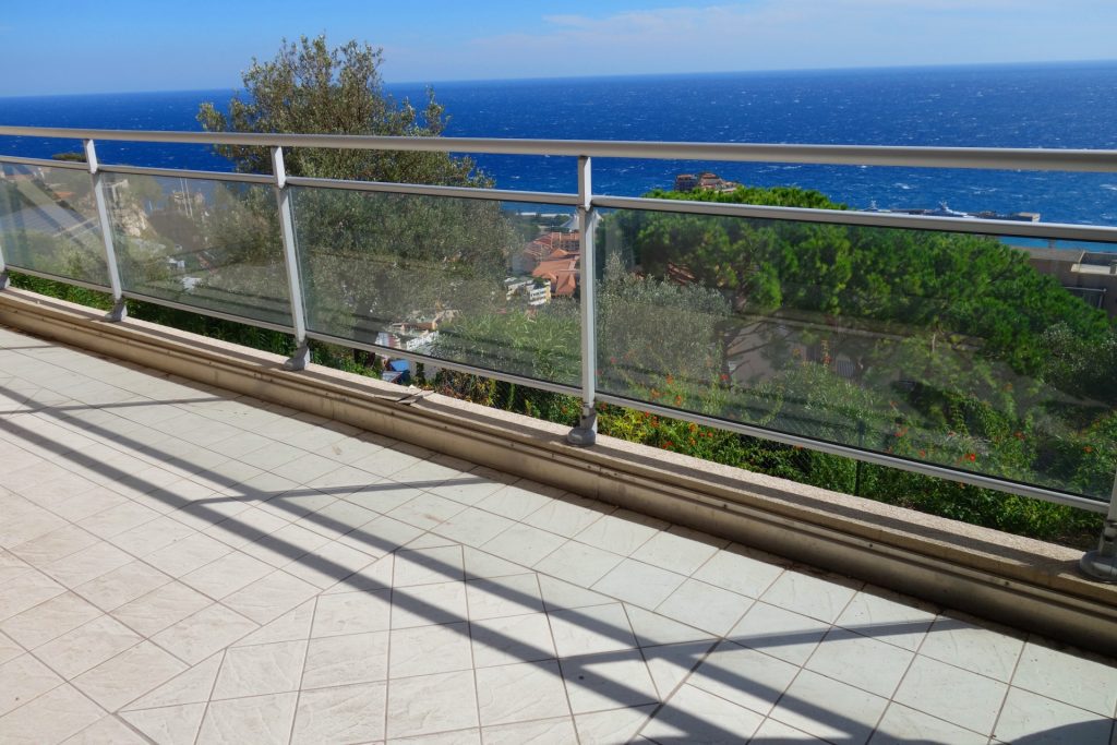Appartement Cap-d'Ail 80m² Limitrophe Monaco, vue mer, piscine ISM Property
