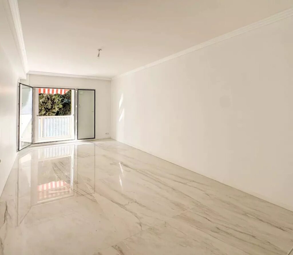 Walk distace to the beaches and to MONACO ISM Property