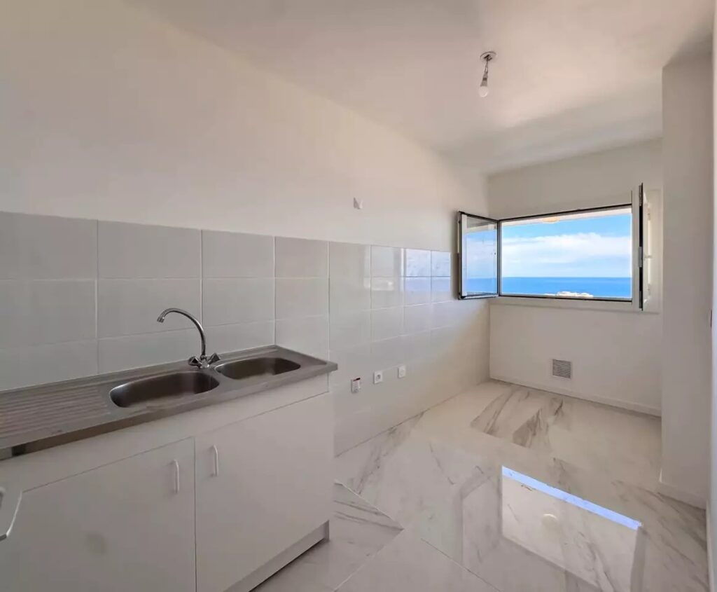 Walk distace to the beaches and to MONACO ISM Property