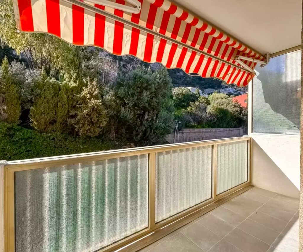 Walk distace to the beaches and to MONACO ISM Property