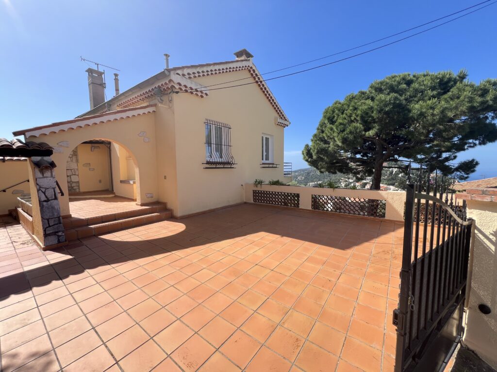 Roof level, sea view in Villefranche sur mer ISM Property