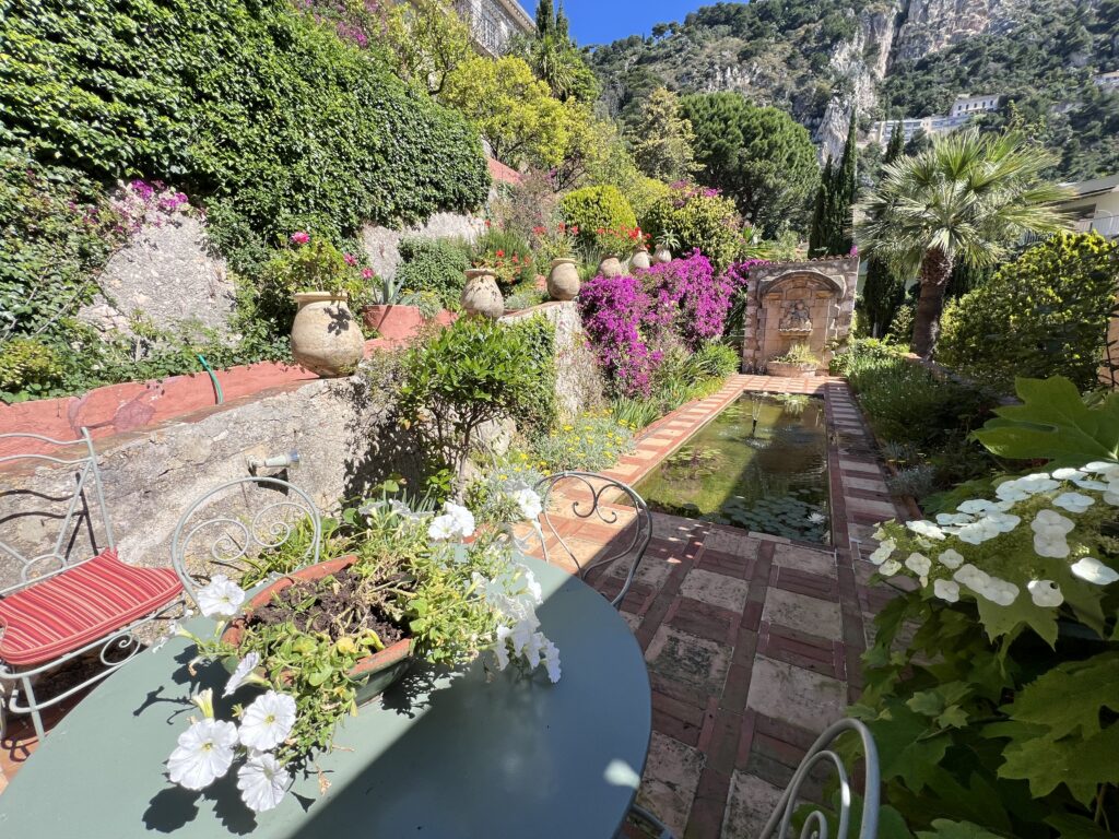 Unique, vue de Baie des Anges ISM Property