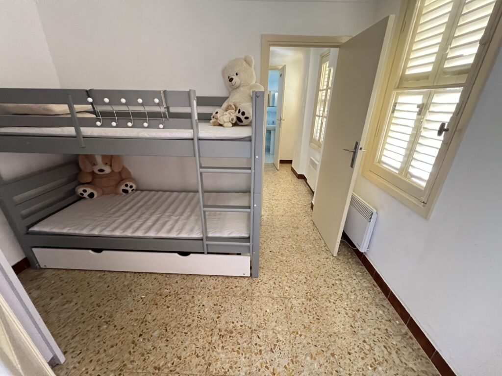 Limitrophe Monaco ISM Property