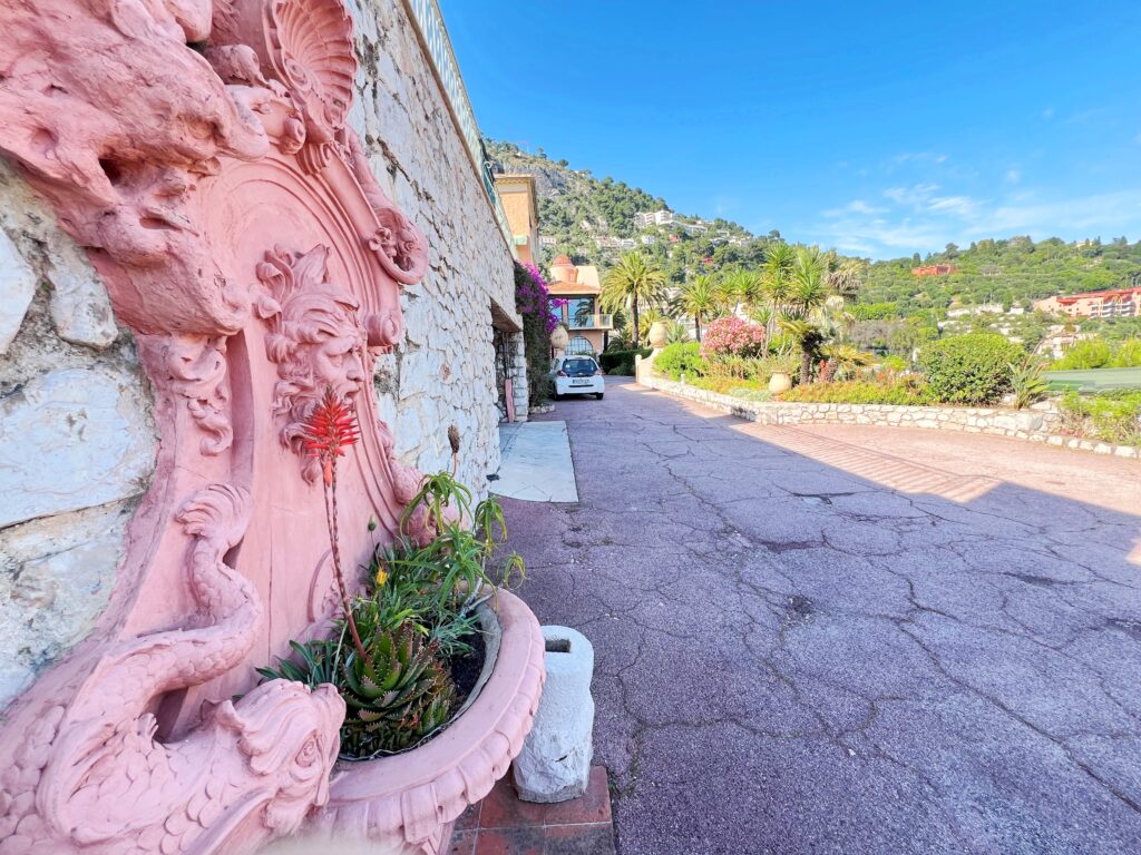 Unique, vue de Baie des Anges ISM Property