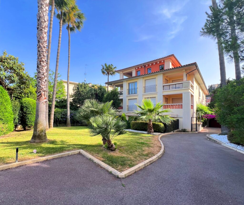 Appartement proche plage, terrasse à Beaulieu-sur-Mer, France ISM Property