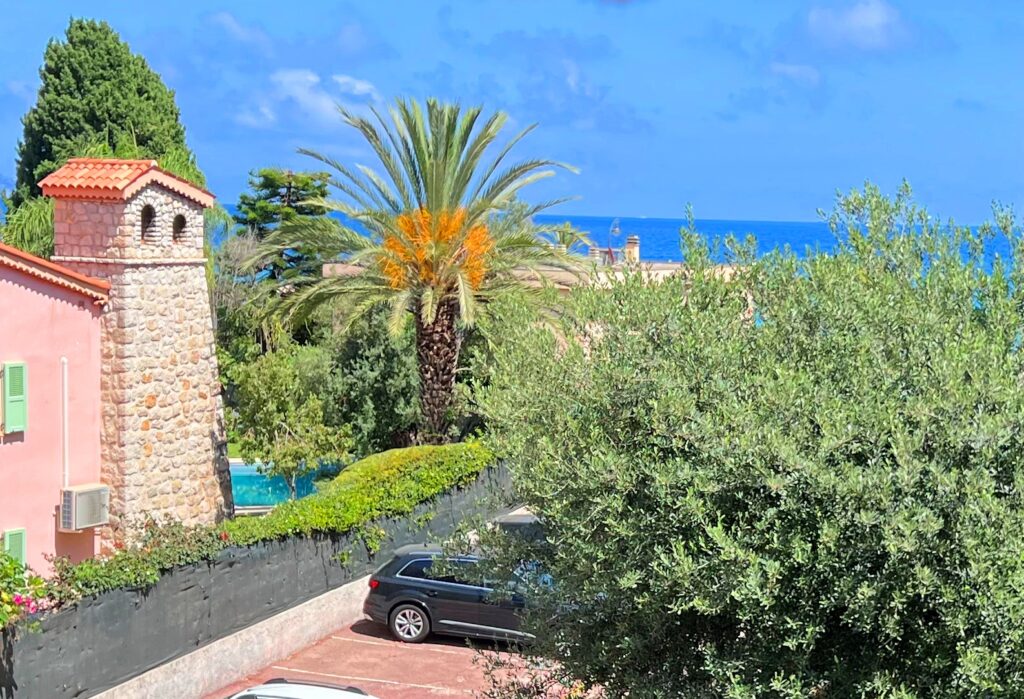 Second ligne apartment , sea view, terrace ISM Property