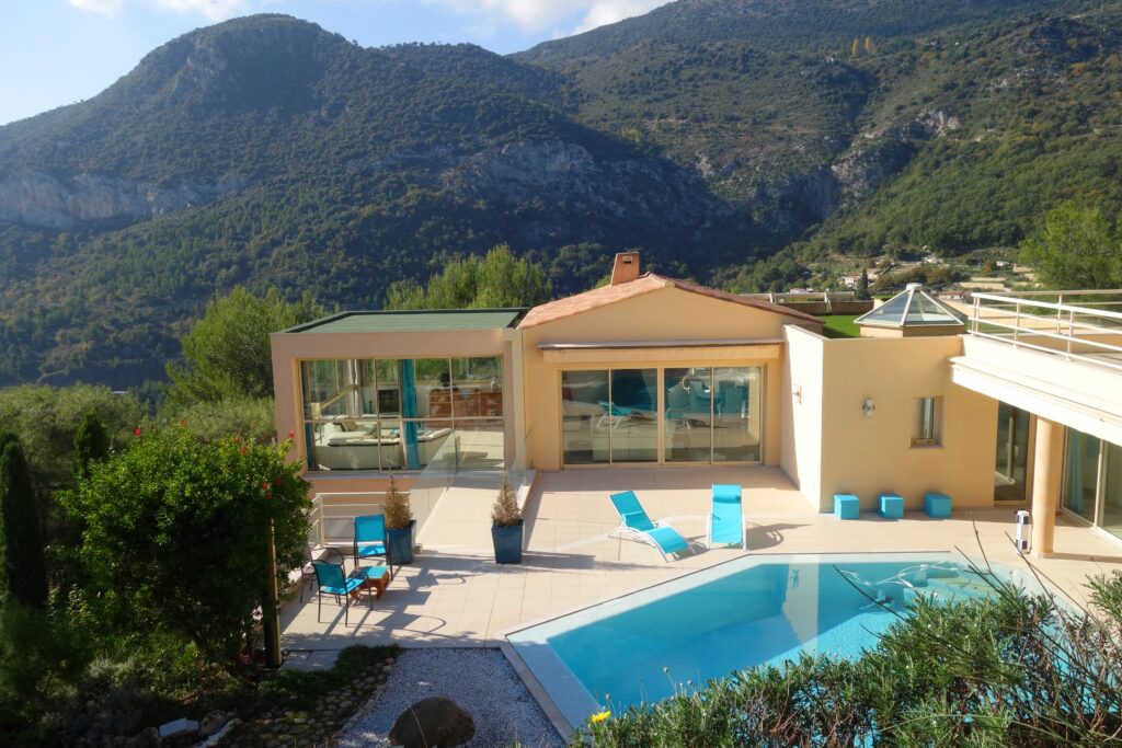 Villa proche Monaco, grande terrain, Villa 300m² ISM Property