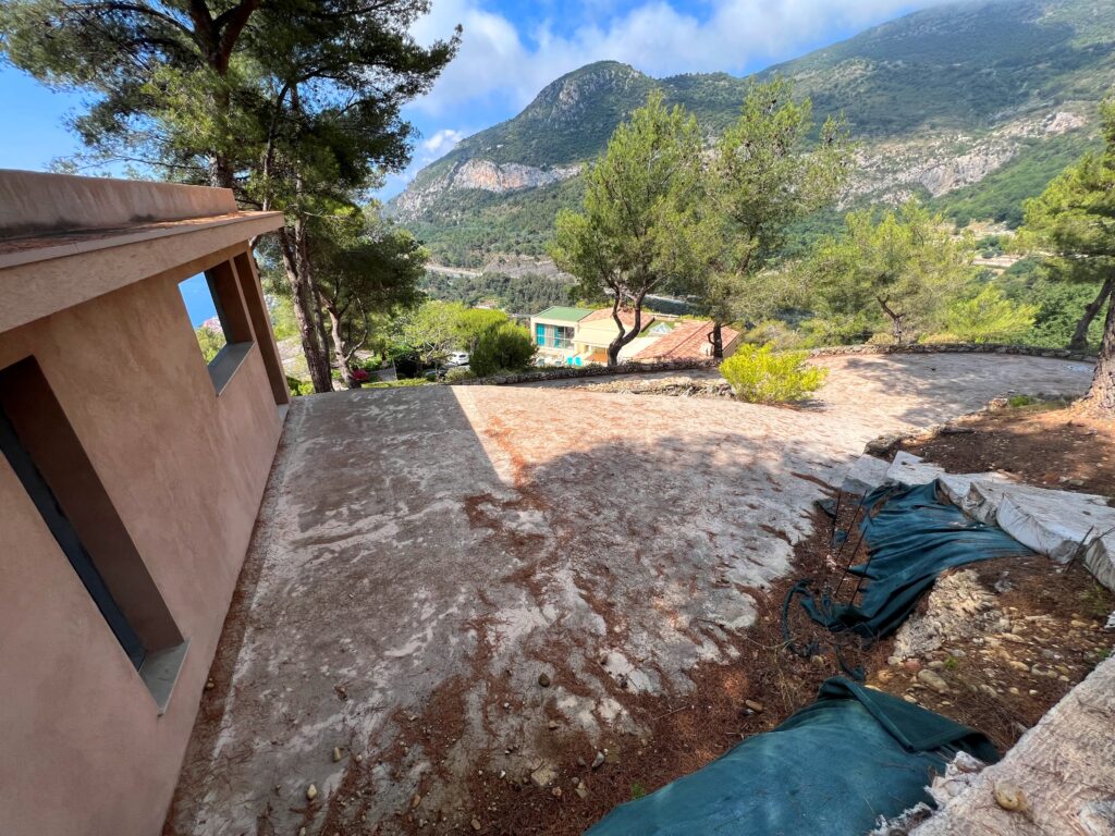 Large land , villa of 300sqm near Monaco ISM Property