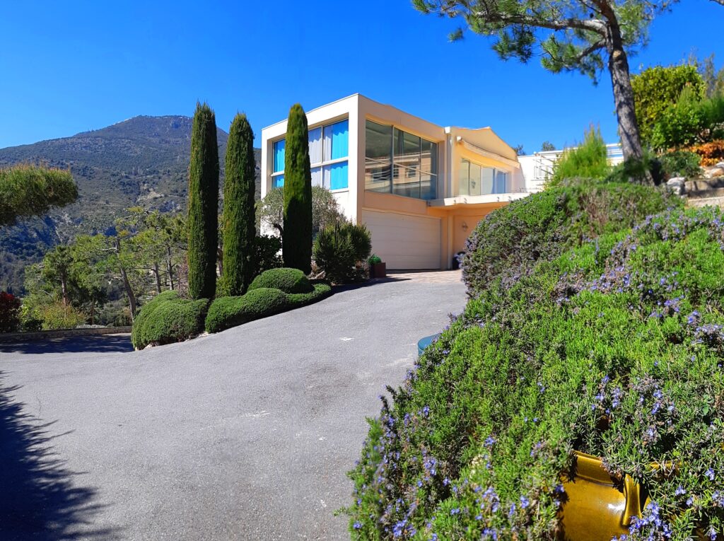 Villa proche Monaco, grande terrain, Villa 300m² ISM Property