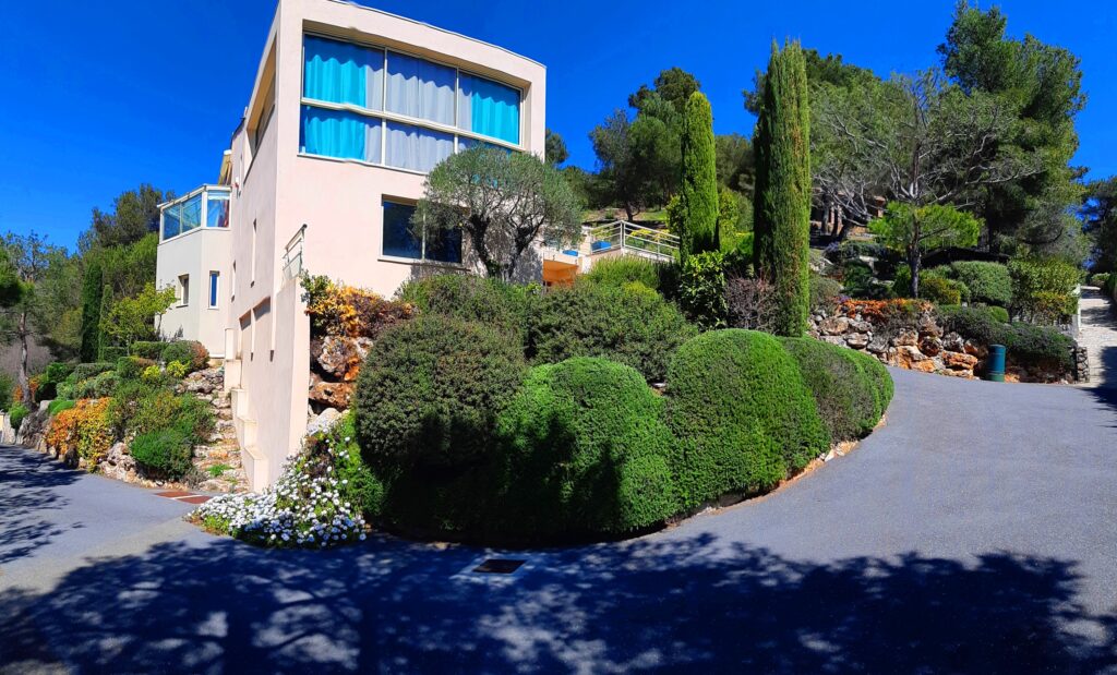 Large land , villa of 300sqm near Monaco ISM Property