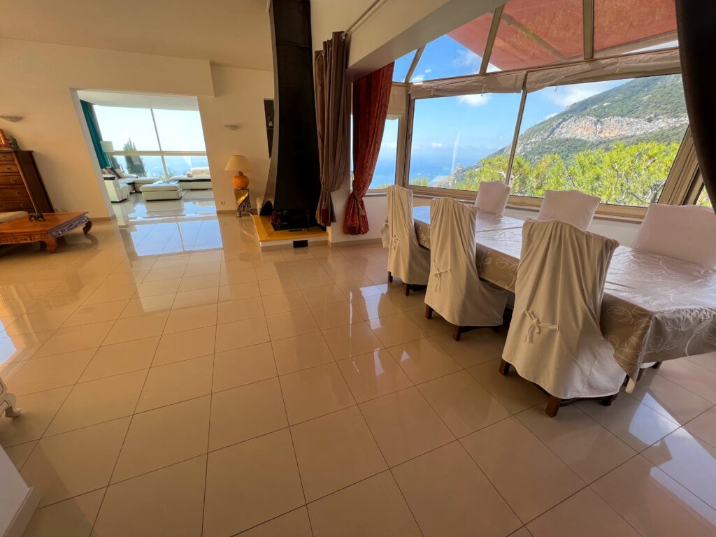 Villa proche Monaco, grande terrain, Villa 300m² ISM Property