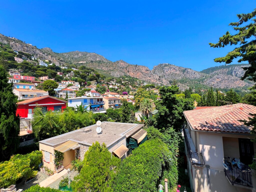 Open view, walk distance to the beaches in Eze sur mer ISM Property