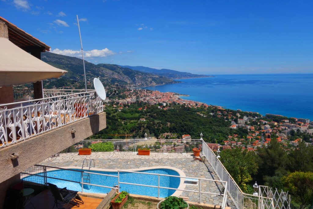 Vue mer panoramique , villa proche Monaco ISM Property