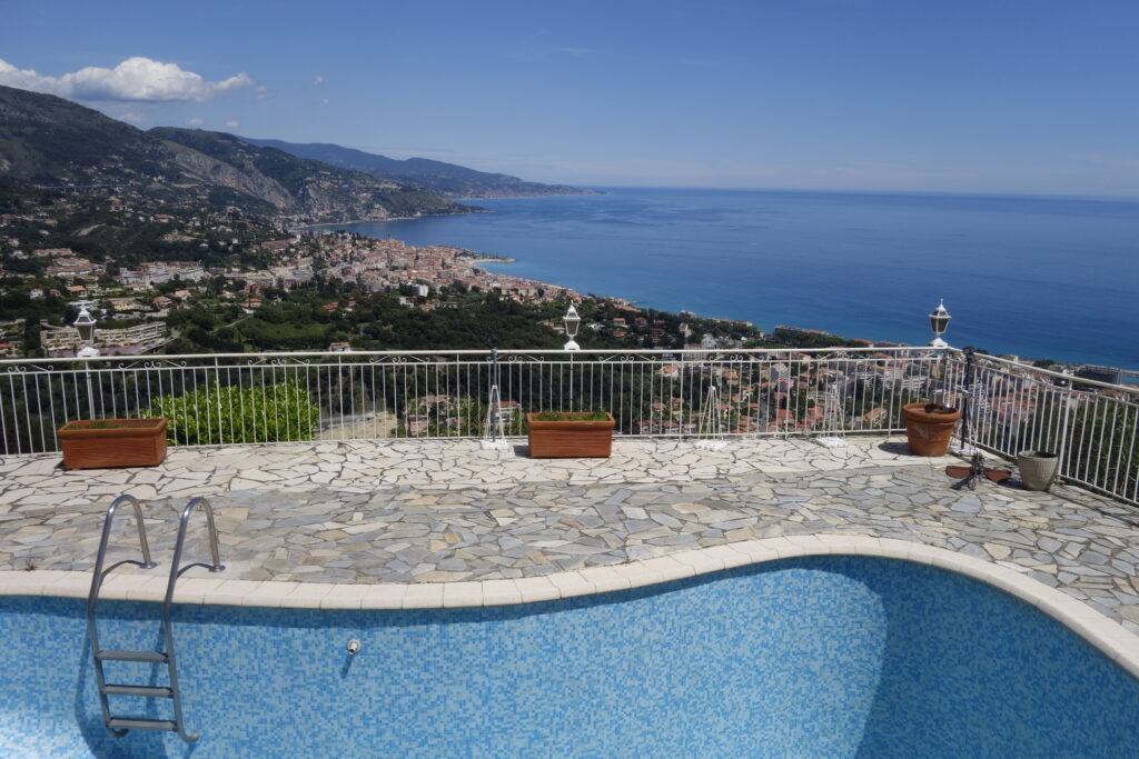 Vue mer panoramique , villa proche Monaco ISM Property