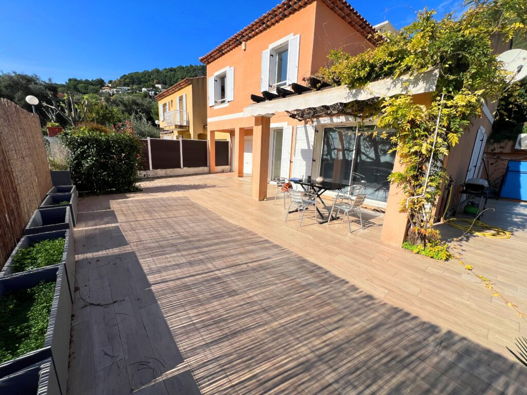 Proche de village d'Eze , proche de Monaco ISM Property