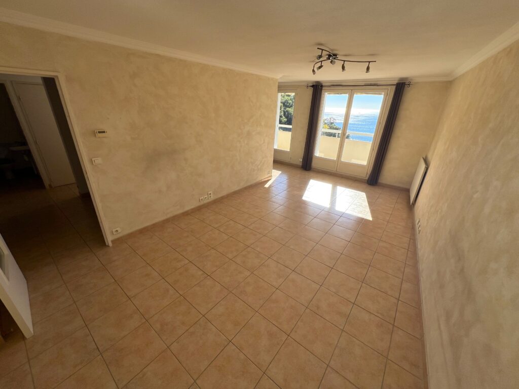 Vue mer , proche de MONACO, a pieds de plage Golf Bleu ISM Property