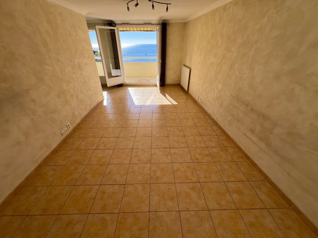 Vue mer , proche de MONACO, a pieds de plage Golf Bleu ISM Property