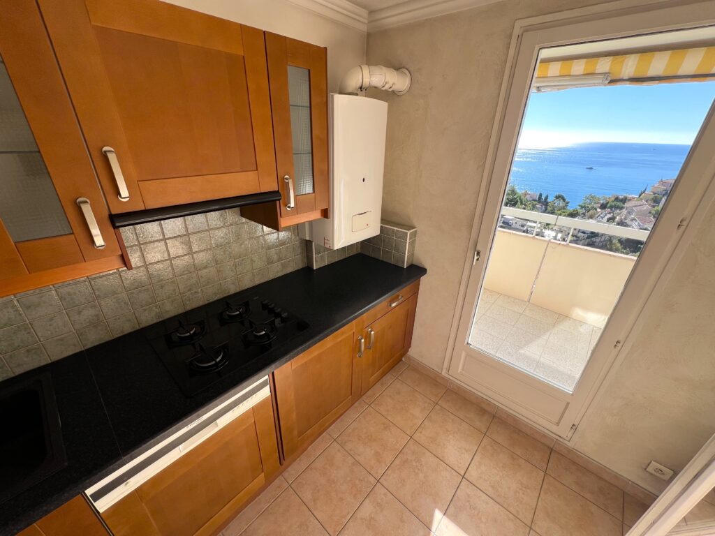 Vue mer , proche de MONACO, a pieds de plage Golf Bleu ISM Property