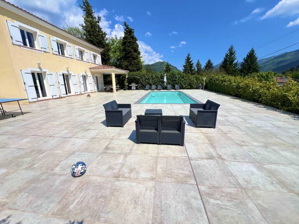 View ower the hils, near town center, quiet area , pool ISM Property