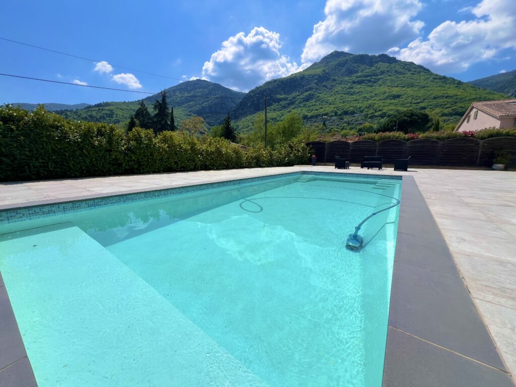 View ower the hils, near town center, quiet area , pool ISM Property