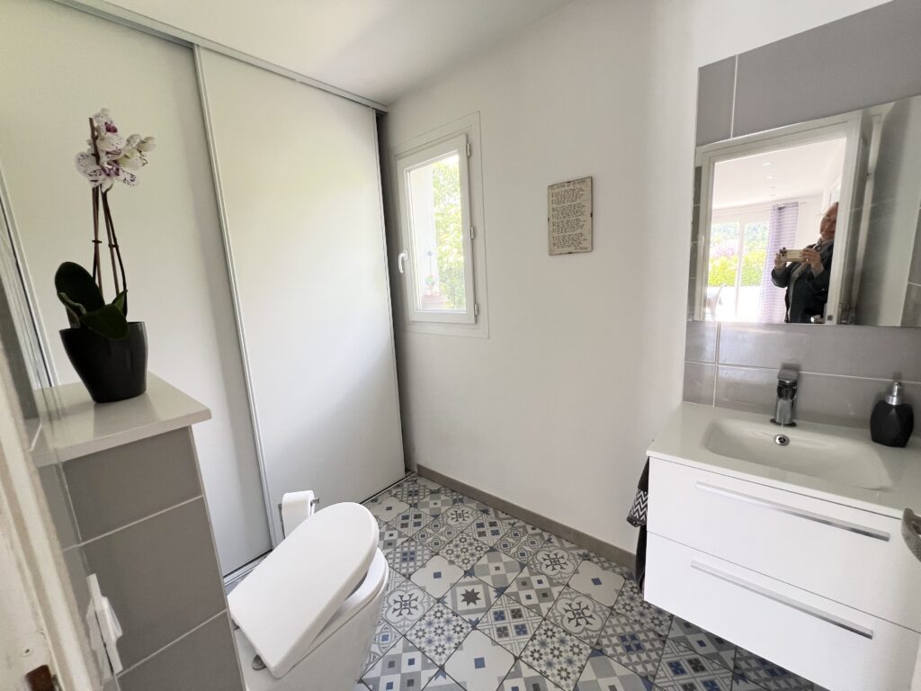 View ower the hils, near town center, quiet area , pool ISM Property