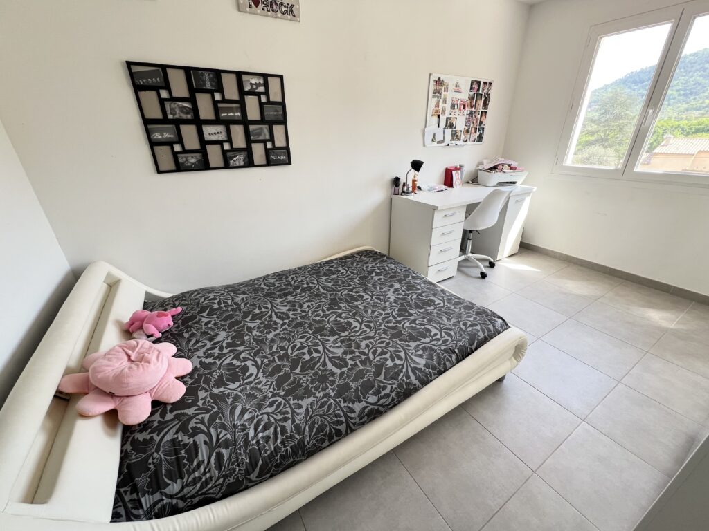 View ower the hils, near town center, quiet area , pool ISM Property
