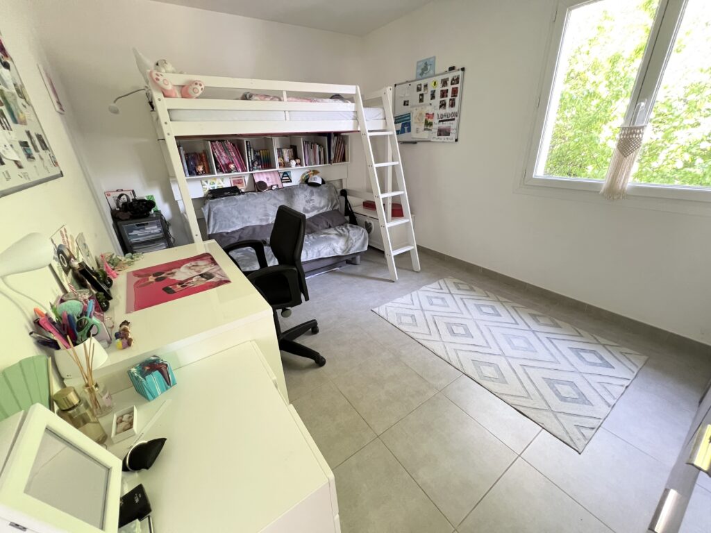 View ower the hils, near town center, quiet area , pool ISM Property