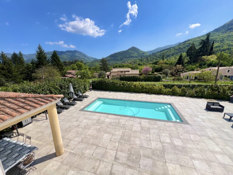 Proche Monaco, proche village de Sospel, piscine ISM Property