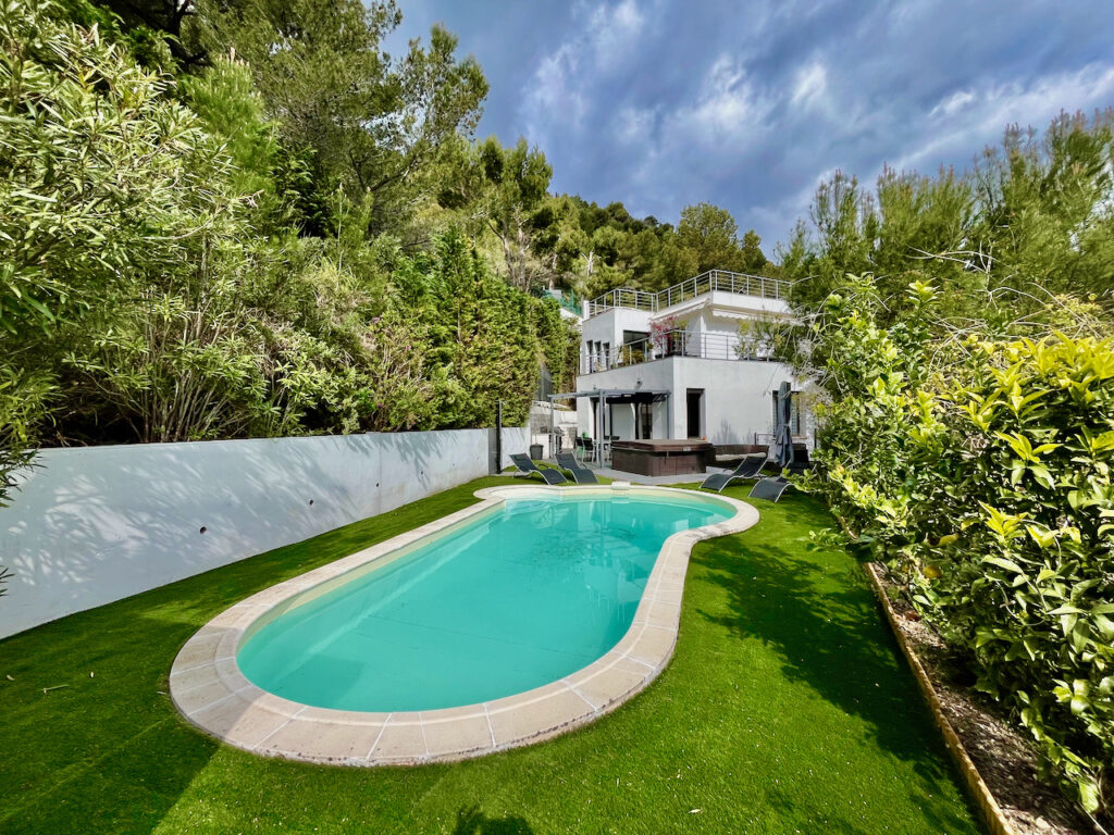 Proche de Monaco,proche de village de La Turbie, piscine , 120000m² terrain ISM Property