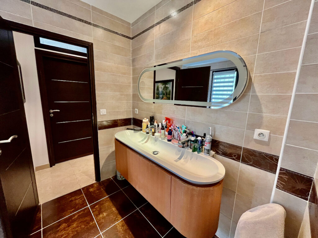 Proche de Monaco,proche de village de La Turbie, piscine , 120000m² terrain ISM Property