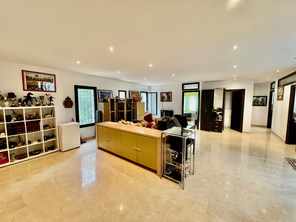 Proche de Monaco,proche de village de La Turbie, piscine , 120000m² terrain ISM Property