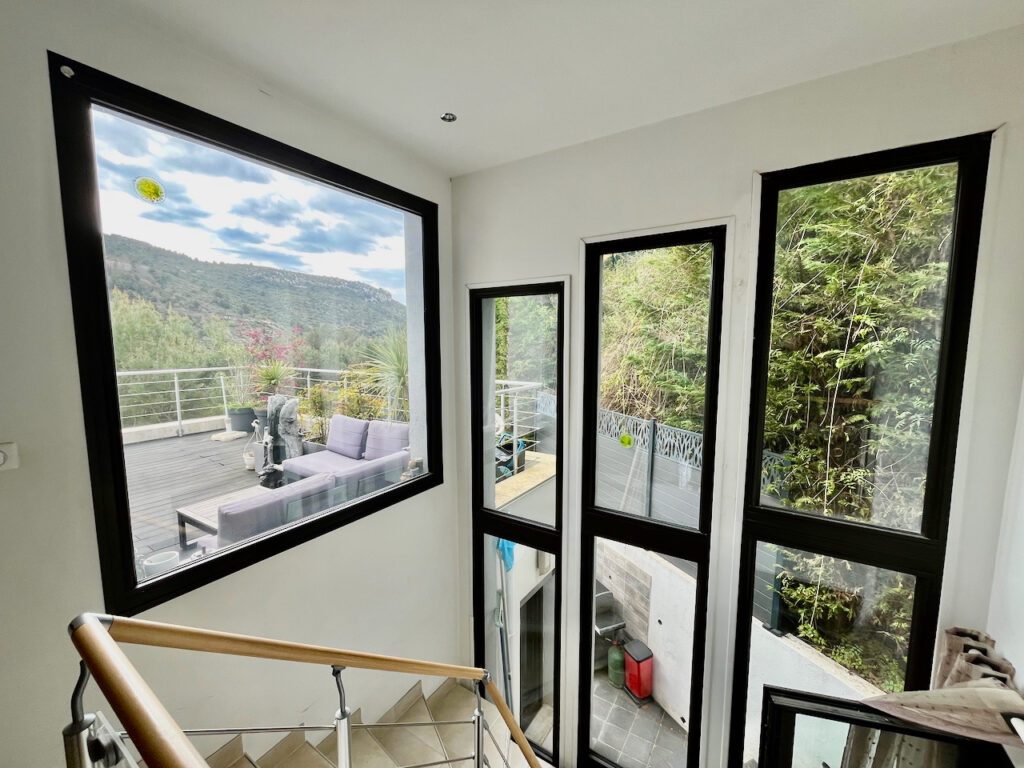 Proche de Monaco,proche de village de La Turbie, piscine , 120000m² terrain ISM Property
