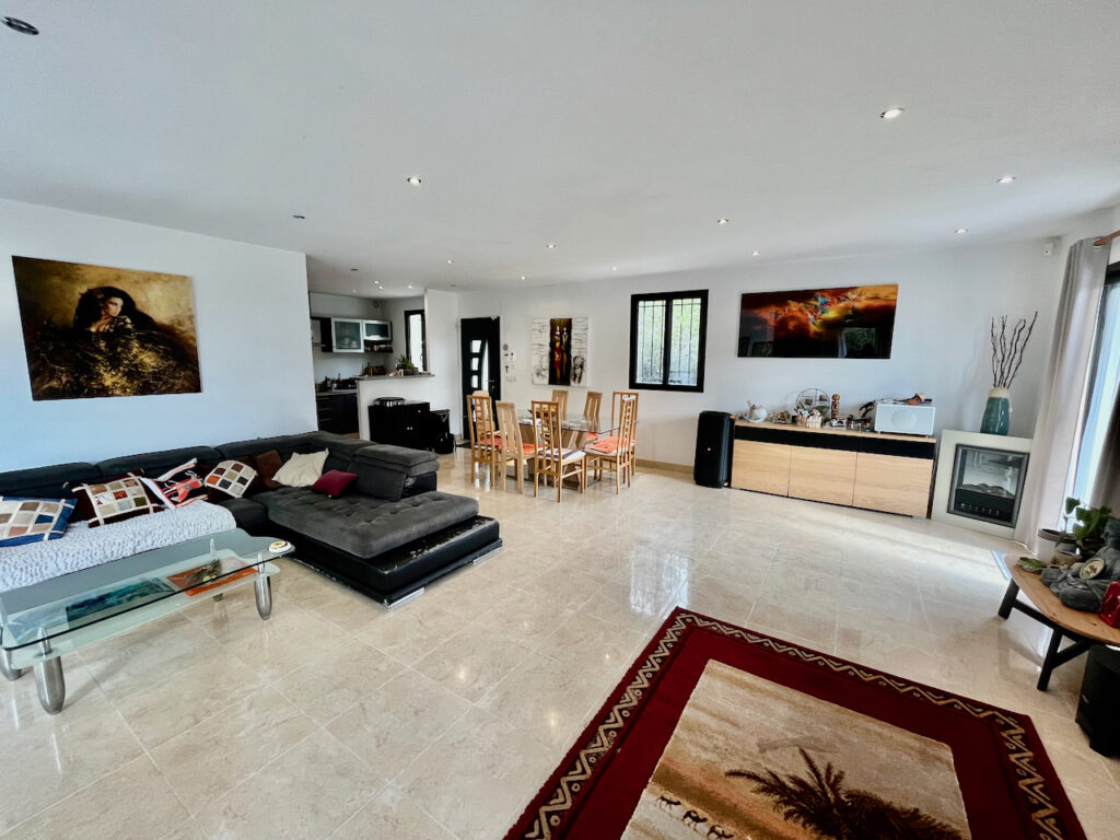 Proche de Monaco,proche de village de La Turbie, piscine , 120000m² terrain ISM Property