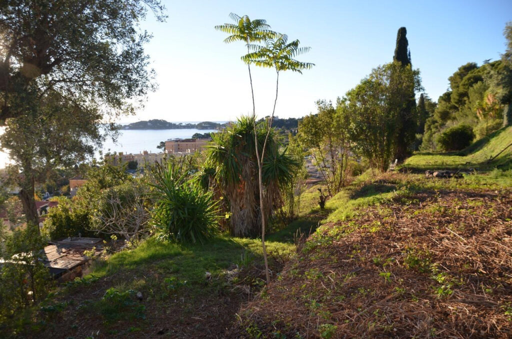 Land with sea view near beaches ISM Property