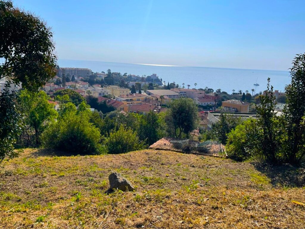 Land with sea view near beaches ISM Property