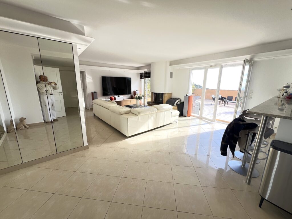 Apartment/Villa with Panoramic Sea Views and Land – For Sale in Èze Near Monaco ISM Property