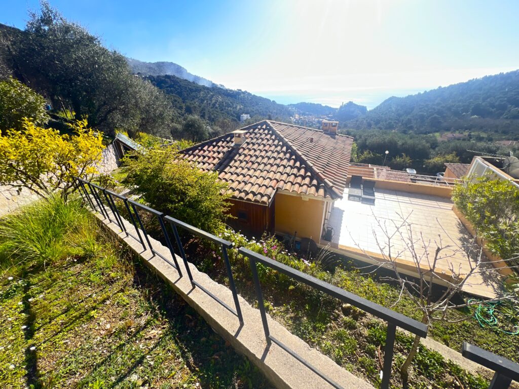 Proche Monaco, appartement avec terrain , vue mer ISM Property