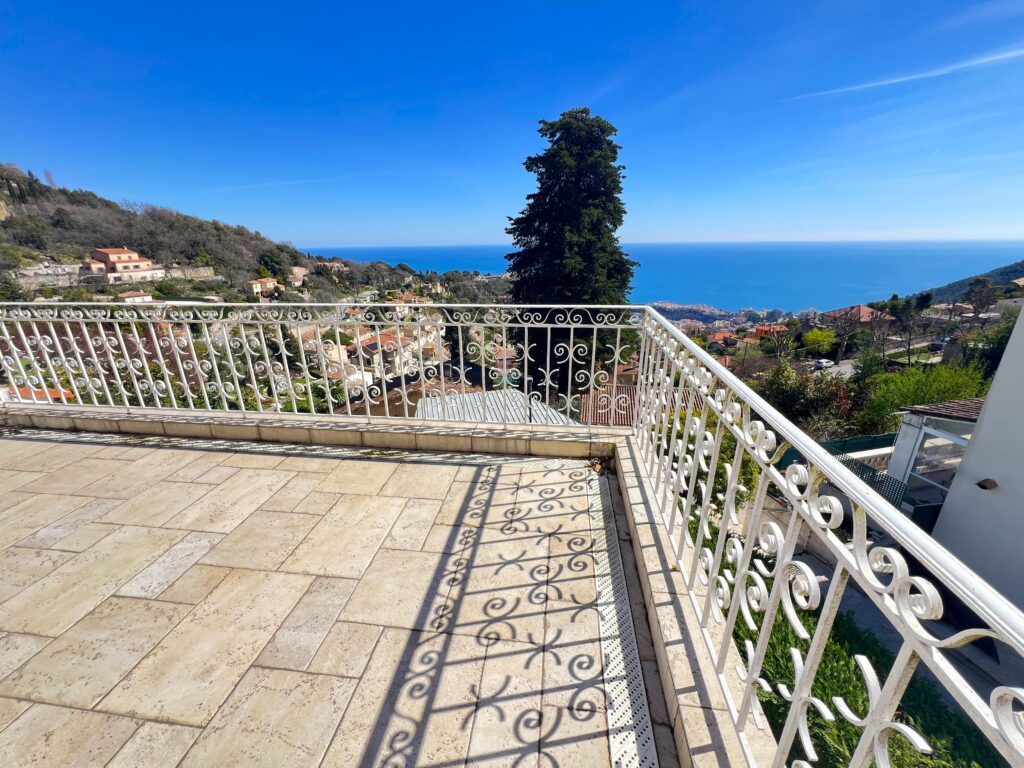 Modern Sea View Villa in a Peaceful Green Setting – Roquebrune-Cap-Martin ISM Property