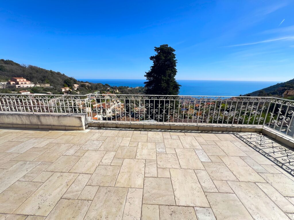 Modern Sea View Villa in a Peaceful Green Setting – Roquebrune-Cap-Martin ISM Property