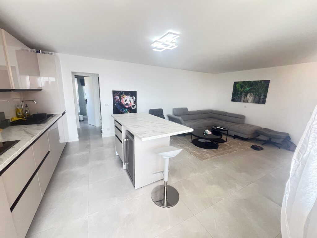 Vue mer panoramique, appartement proche de plage