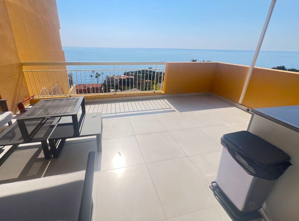 Vue mer panoramique, appartement proche de plage