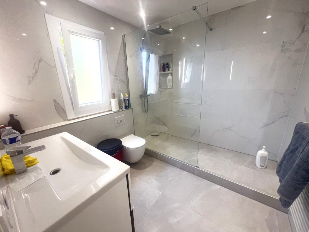 Vue mer panoramique, appartement proche de plage