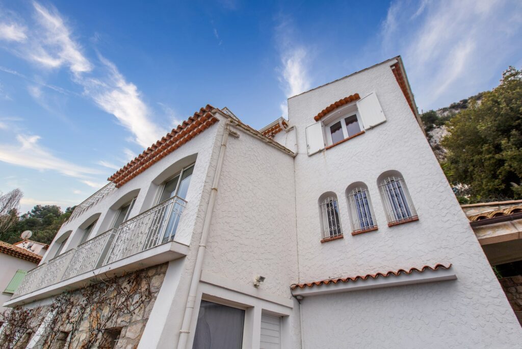 Sea view ,near center, Villa to renovation ISM Property
