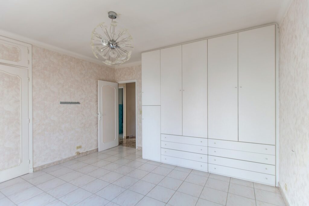 Sea view ,near center, Villa to renovation ISM Property